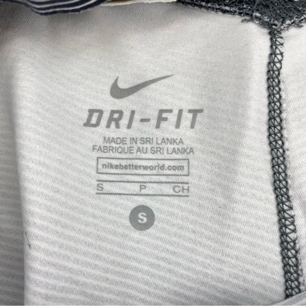 Nike Black & White Legendary Horizon Capri Leggings - Picture 6 of 8